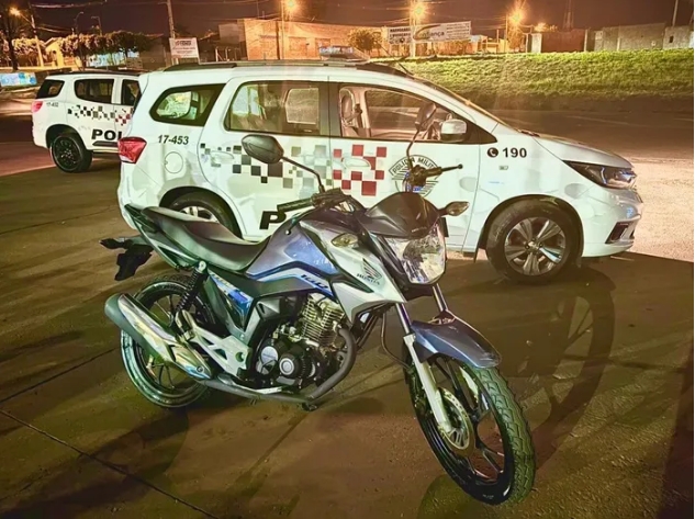 Polícia Militar de Valparaíso recupera moto furtada e prende homem no bairro Pedro Samuel