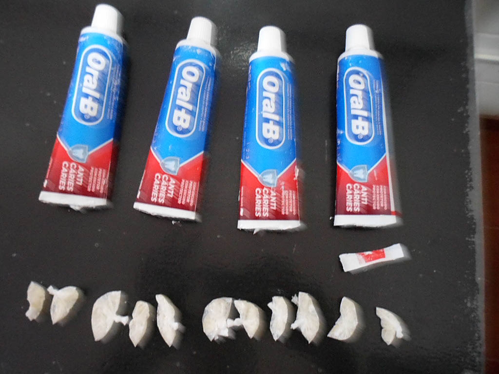 Policiais Penais flagram cocaína em tubos de creme dental na Penitenciária I de Mirandópolis