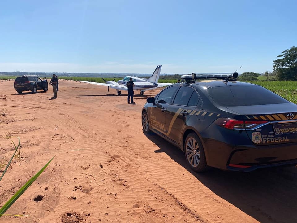 Polícia Federal, com o apoio da Força Aérea Brasileira apreendeu 663 kg de cocaína em uma aeronave na região de Jales