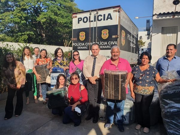 POLICIAIS CIVIS DA REGIÃO DE PRESIDENTE PRUDENTE ENTREGAM 500 COBERTORES POR OCASIÃO DA CAMPANHA DO AGASALHO 2022