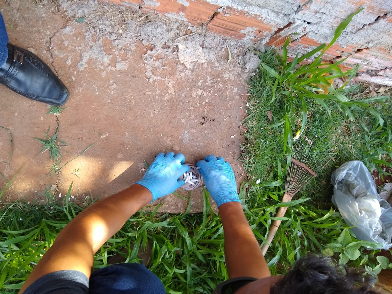 Durante cumprimento de Mandado de Prisão, policiais civis apreendem cocaína na rede de esgoto em Três Lagoas
