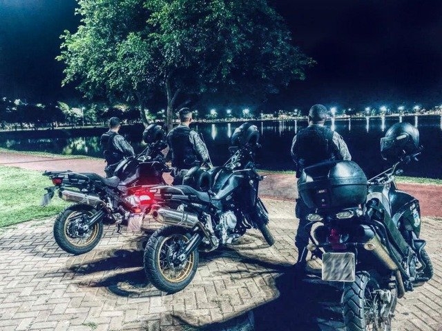 Preso em regime domiciliar é flagrado pela Polícia Militar em conveniência durante fiscalização a aglomeração de pessoas em Três Lagoas