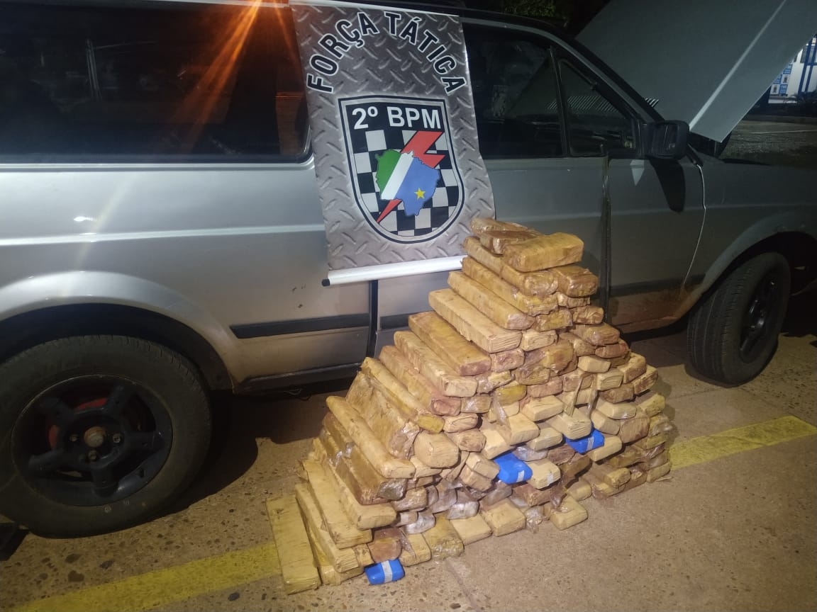 Força Tática apreende 120 tabletes de maconha em “fundos falsos” do veículo em Três Lagoas