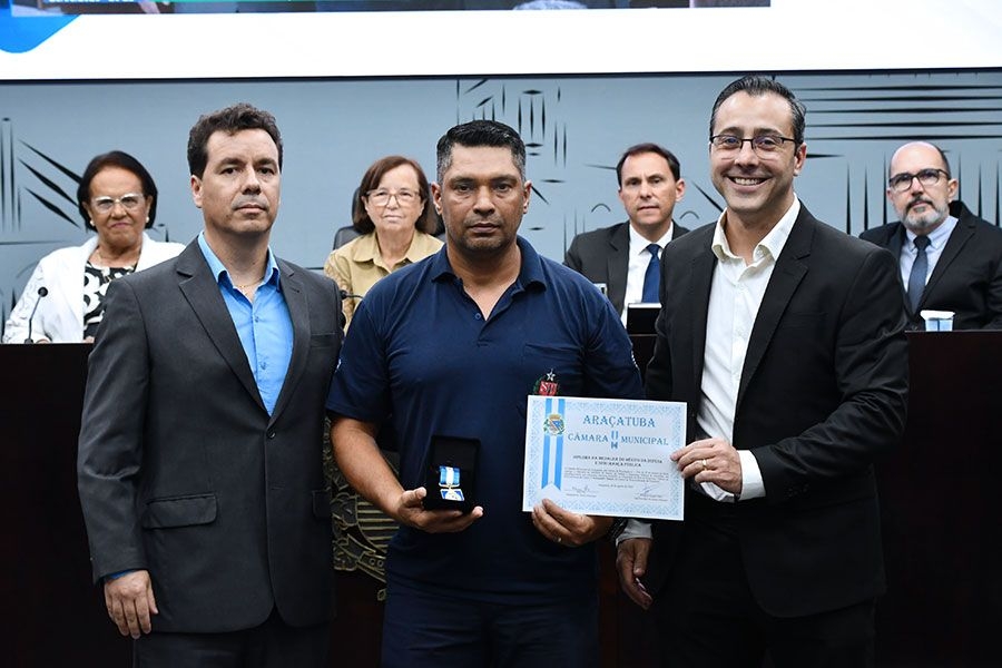 POLICIAL PENAL DO CR DE ARAÇATUBA É HOMENAGEADO NA CÂMARA MUNICIPAL