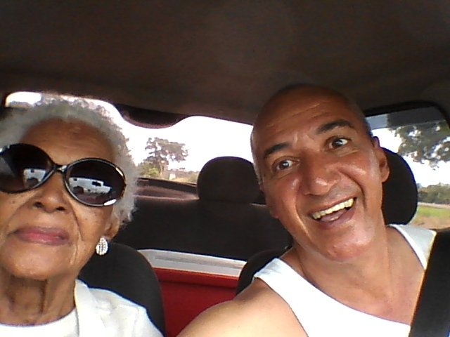 EM ANDRADINA MINHA MÃE NEGRA, QUERIDA, AMADA, FACEIRA, BONITA E ACIMA DE PRECONCEITOS