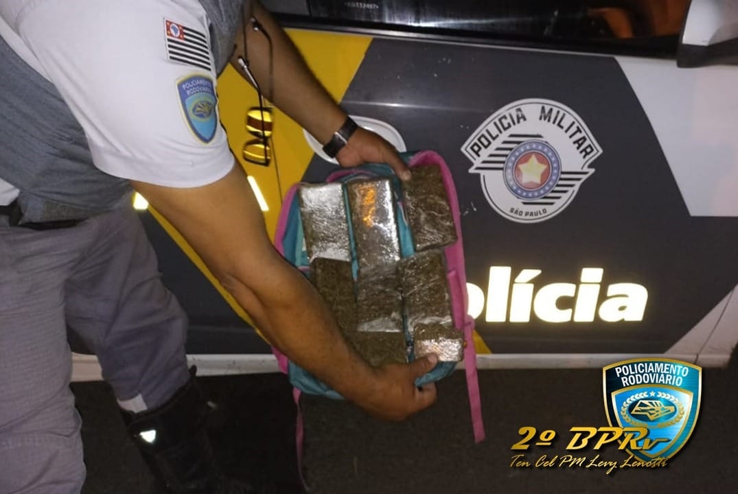 POLÍCIA RODOVIÁRIA PRENDE CASAL POR TRÁFICO DE DROGAS NA SP 300 EM CASTILHO