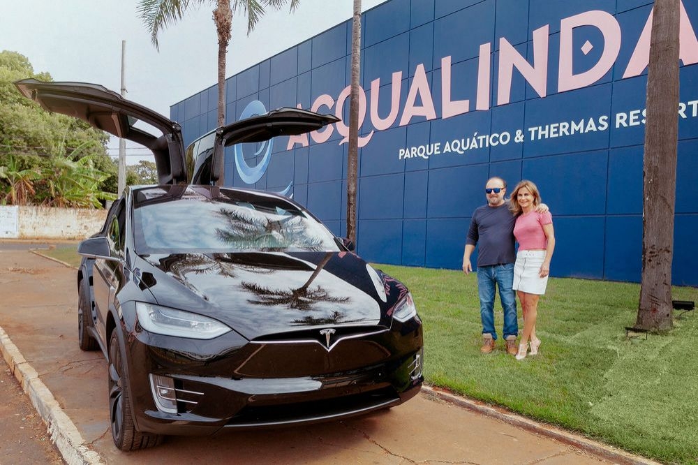 Veículo da norte-americana Tesla ModelX é o primeiro carro sustentável da frota do Acqualinda de Andradina