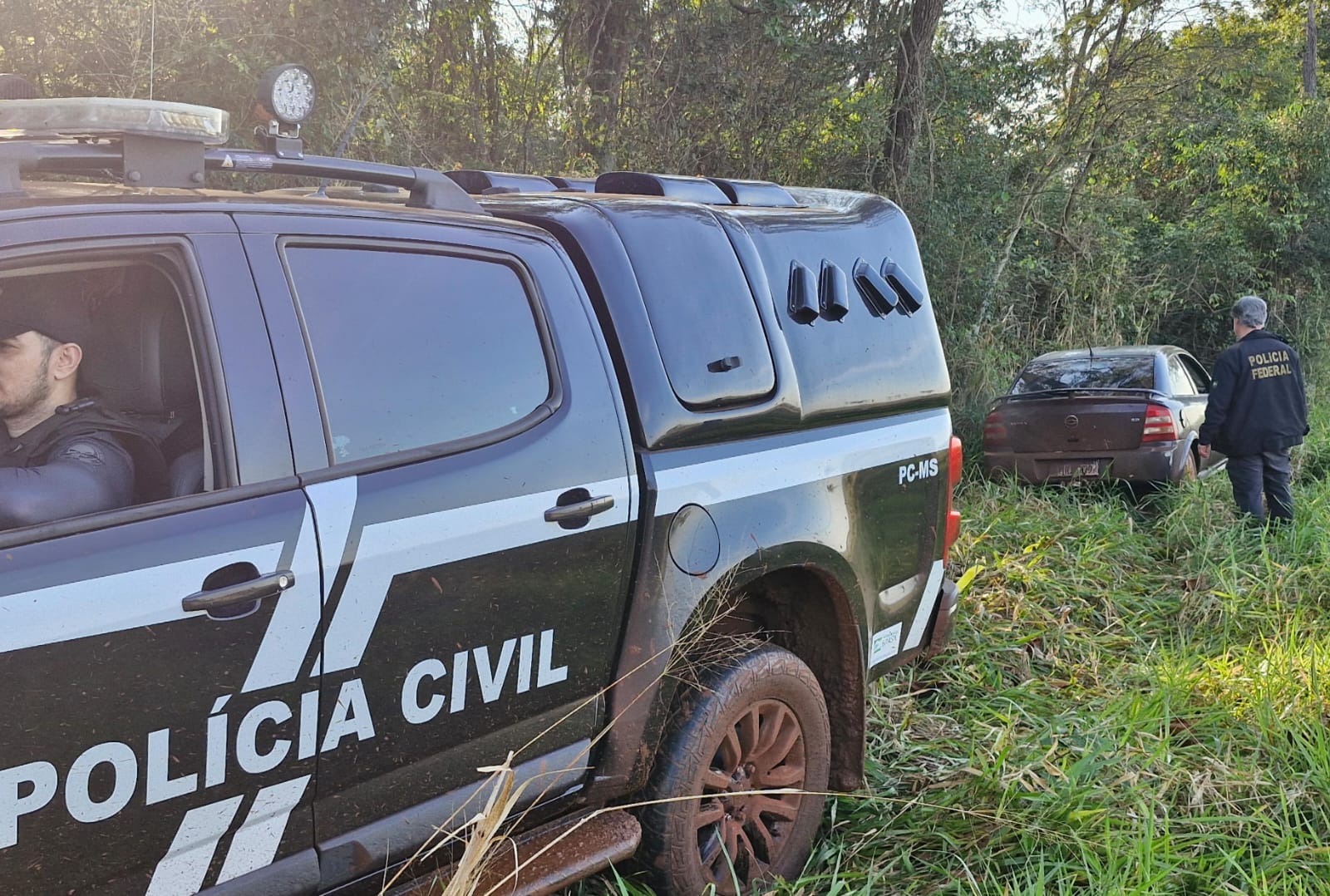 Operação policial intercepta comboio com 25 veículos e prende 16 pessoas em Brasilândia
