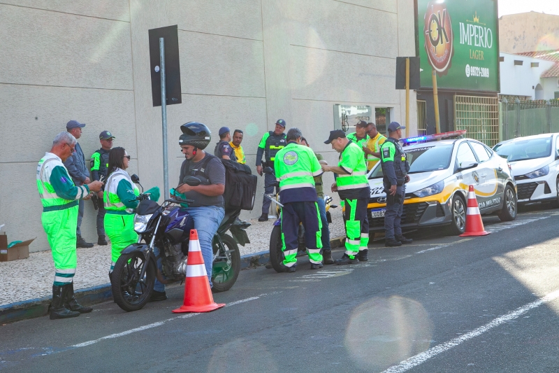 Ação reúne órgãos de Trânsito e Segurança Pública em Andradina para orientar motoristas