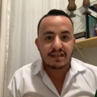 PREFEITO DE MIRANDÓPOLIS GRAVA PRONUNCIAMENTO OSTENTANDO BANDEIRA DO BRASIL IMPERIAL