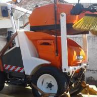 Prefeitura de Guararapes adquire maquinário para varrer ruas