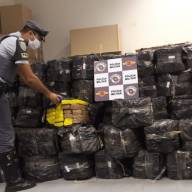POLICIAMENTO RODOVIÁRIO APREENDE UMA TONELADA E MEIA DE MACONHA ESCONDIDA EM CARGA DE MILHO EM SUD MENNUCCI