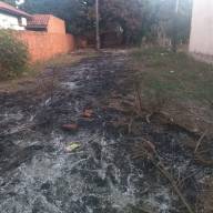 Polícia Militar Ambiental de Três Lagoas autua infrator por incendiar resíduos em terreno baldio, perturbando à vizinhança pela fumaça