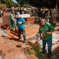 Novo Governo de Andradina faz limpeza emergencial do cemitério