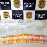DISE de Andradina prendeu homem com cocaína e dinheiro de tráfico, alvo de investigação bairro Passarelli