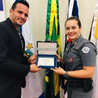 POLICIAL FEMININA RECEBE HOMENAGEM NA CÂMARA DE VEREADORES DE ANDRADINA