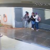 Dupla armada invade casa, rende moradores e rouba R$ 450 mil em joias em Andradina
