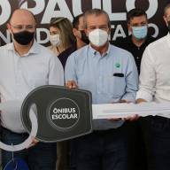 Araçatuba recebe três novos ônibus escolares do Estado