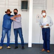 EM SUZANÁPOLIS PREFEITO E VICE-PREFEITO INAUGURAM NOVA GARAGEM PARA VEÍCULOS DA SAÚDE