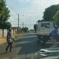 Com gasto superior a R$ 360 mil, lixo domiciliar em Andradina é coletado em caminhão impróprio