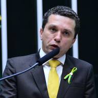 Homem provoca 