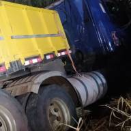 Grave acidente entre carretas deixa vítima fatal na BR 158 em Três Lagoas