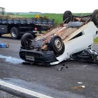 Acidente envolvendo dois carros e uma moto deixa condutores feridos na Marechal Rondon em Guararapes