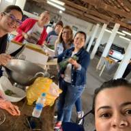 Lions Clube de Mirandopolis realizou uma galinhada em prol do Asilo