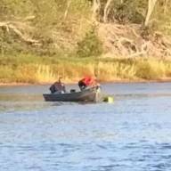 Mulher cai de barco junto a bebê, se afoga e morre em rio em Brasilândia MS