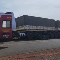 Batida entre caminhonete e caminhão mata homens na rodovia Comendador Kazuo Namiki em Pereira Barreto