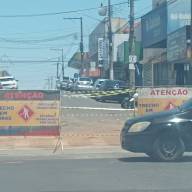 EMPRESA FAZ REPAROS NO CENTRO DE ANDRADINA E DEIXA TRÂNSITO COMPLICADO EM PLENO SÁBADO DE PROMOÇÕES NAS LOJAS