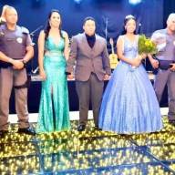 EM ANDRADINA FÃ DA POLÍCIA MILITAR RECEBE HOMENAGEM SURPRESA EM FESTA DE 15 ANOS