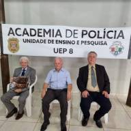 PROFESSORES DA UEP 8 SÃO HOMENAGEADOS EM PRESIDENTE PRUDENTE
