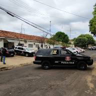 Polícia Civil investiga homens encapuzados adentram em estabelecimento e matam jovem de 23 anos a tiros em Valparaíso
