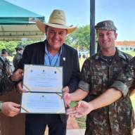 Comando Militar homenageia Prefeito de Três Lagoas Angelo Guerreiro no dia do aniversário do quartel-general