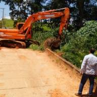 Pastor visita Andradina, grava orando em rodovia e vídeo viraliza