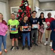 Grupo de Amigos de Três Lagoas entrega brinquedos para pediatria do Hospital Auxiliadora