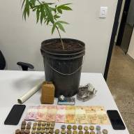 Homem é Preso pela Polícia Militar por Tráfico de Drogas no Bairro Centro em Itapura