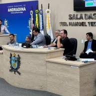 Câmara de Andradina faz audiência pública sobre bicicleta elétrica com plenário lotado
