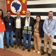 Prefeito de Guaraçaí vai à Secretaria Estadual de Turismo pleitear título de MIT