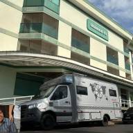MOTOR HOME DA FÉ: PAIS ACAMPAM POR FILHO ENTRE ORAÇÕES E LÁGRIMAS EM FRENTE DO HOSPITAL UNIMED BIRIGUI