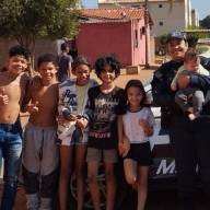 Policiais do PROMUSE emocionam comunidade durante patrulhamento em Três Lagoas/MS