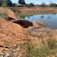 Piscinão no bairro Guanabara vira foco de abandono e gera revolta da população de Três Lagoas