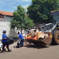 ANDRADINA LIMPA ESTÁ RECOLHENDO NA REGIÃO DO JARDIM EUROPA
