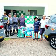 Polícia Rodoviária entrega fraldas geriátricas ao Asilo São Vicente de Paula em Andradina