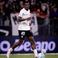 Corinthians e Nottingham Forest negociam transferência de André por R$ 120 milhões