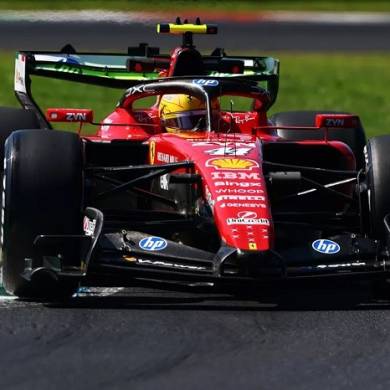 Hamilton pede trabalho em equipe da Ferrari para buscar vitória na F1