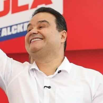 Fábio Trad inicia campanha com adesivaço e caminhada em Campo Grande