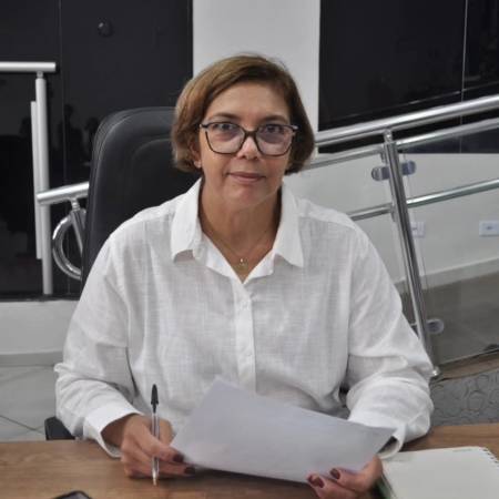 Valéria apresenta requerimento que cobra medidas judiciais contra a Expresso Adamantina em Castilho (SP) 
