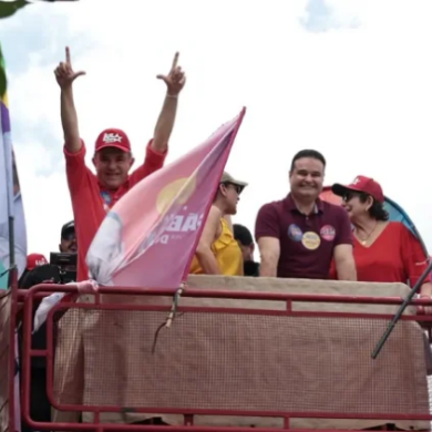 Vander Loubet encerra campanha ao Senado com mega carreata nas Moreninhas